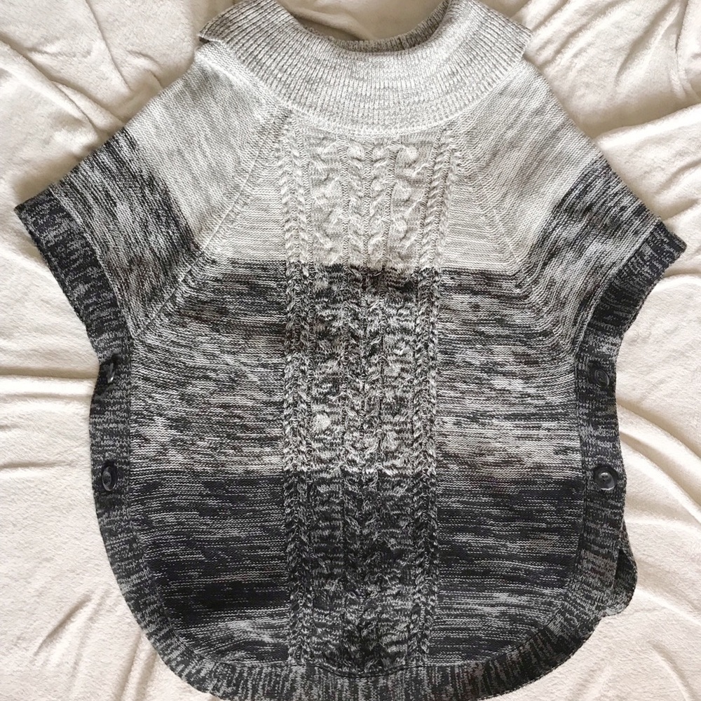 🤰OLD NAVY - Maternity Gray Sweater Poncho - Large